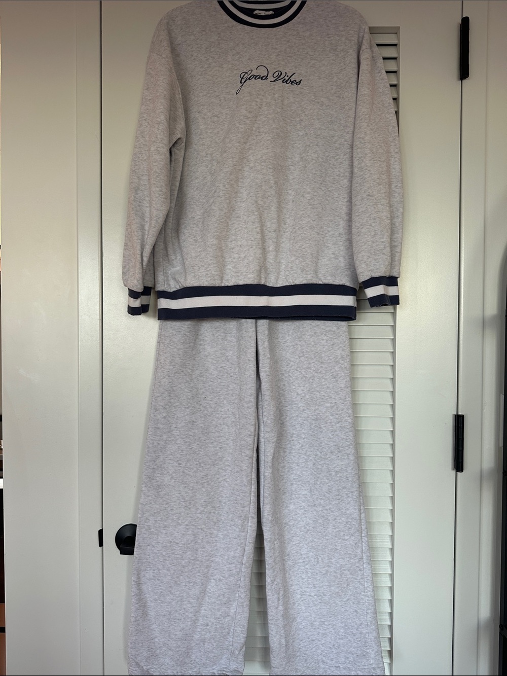 Better Together Good Vibes Lounge Set Gray Fleece Sweatshirt & Pants S